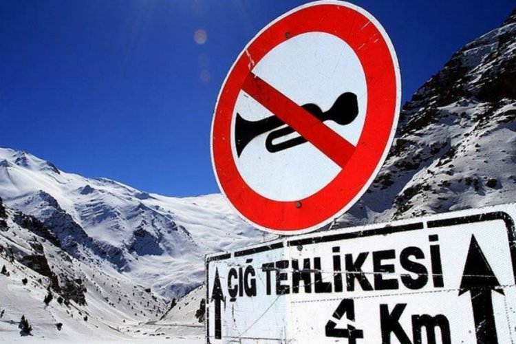 İ&ccedil;işleri Bakanlığı'ndan uyarı: &Ccedil;ığ ve heyelana karşı dikkatli olun