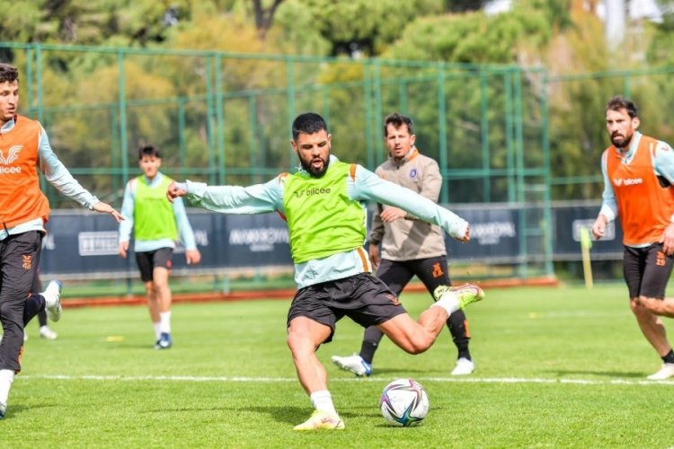 Başakşehir, Malatyaspor ma&ccedil;ı hazırlıklarını s&uuml;rd&uuml;rd&uuml;