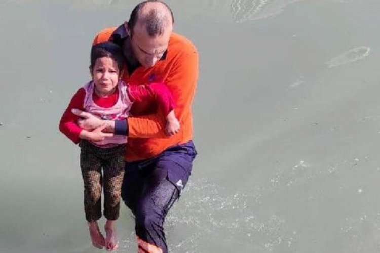 5 yaşındaki Afra sulama kanalına d&uuml;şt&uuml;