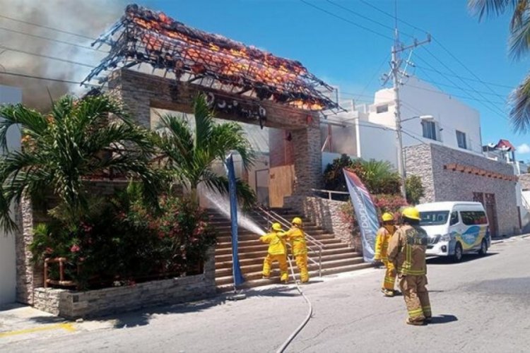 Meksika'da Kadınlar Adası'nda yangın paniği