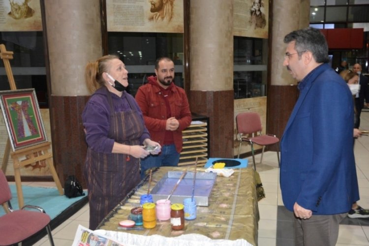 Başkan Yılmaz el emeği sanat eserlerini inceledi