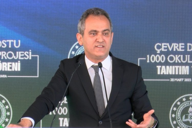 Mahmut &Ouml;zer, '&Ccedil;evre Dostu Bin Okul' projesini tanıttı