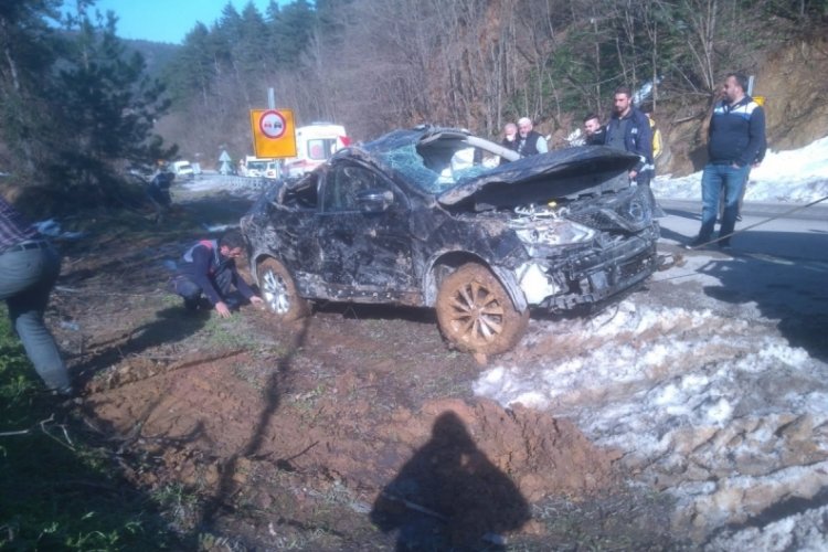 U&ccedil;uruma yuvarlanan ara&ccedil;ta şehit annesi ve babası yaralandı