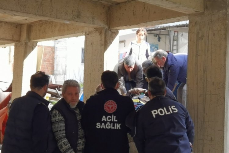 Bursa'da  kalıp ustası inşaatın 3'&uuml;nc&uuml; katından d&uuml;şt&uuml;