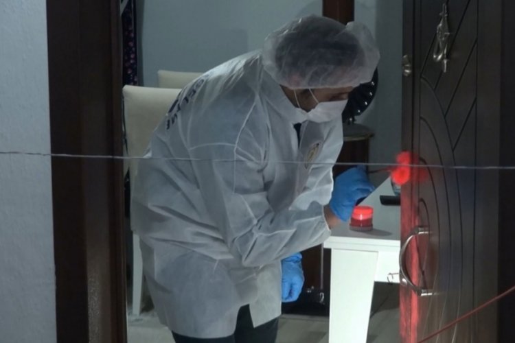Girdiği evi soyup karşılaştığı ev sahibini darp etti