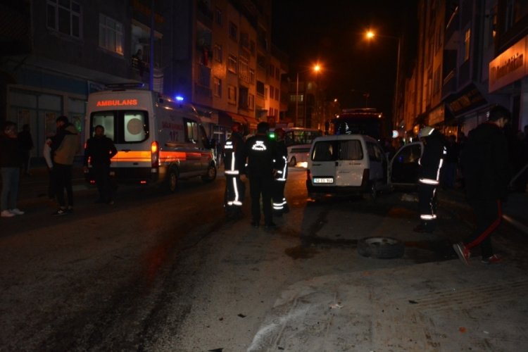 Kontrolden &ccedil;ıkan ara&ccedil; ortalığı birbirine kattı: 1 yaralı