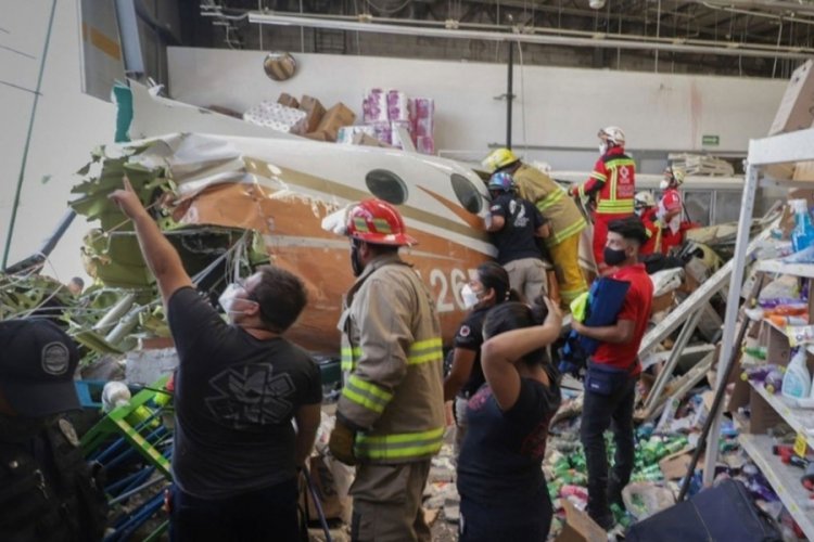 S&uuml;permarketin &uuml;zerine u&ccedil;ak d&uuml;şt&uuml;: 3 &ouml;l&uuml;