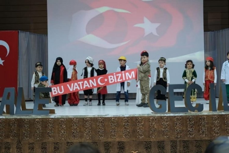 Erzincan'da minik &ouml;ğrencilerden "&Ccedil;anakkale Şehitlerine" adlı program