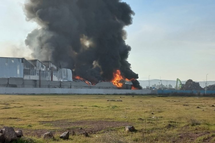Osmaniye'de geri d&ouml;n&uuml;ş&uuml;m fabrikasında korkutan yangın
