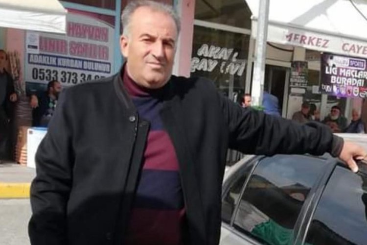 Ailesini &ouml;ld&uuml;rd&uuml;kten sonra bor&ccedil;lu olduğu kişiyi de bı&ccedil;aklamış