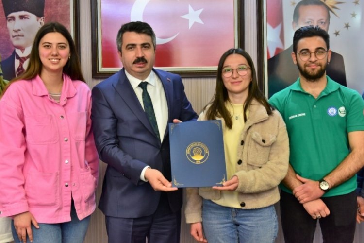 Bursa'da Başkan Yılmaz TEKNOFEST gen&ccedil;leriyle buluştu