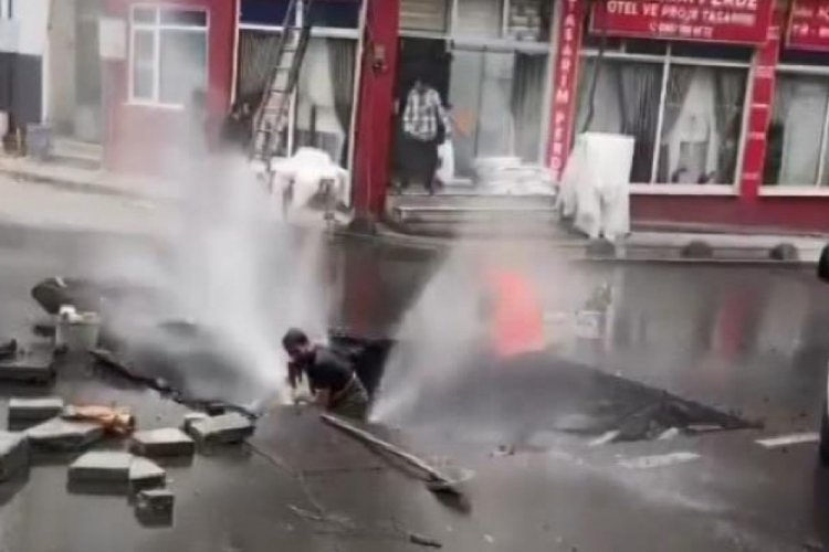 İstanbul'da patlayan su borusu zor anlar yaşattı