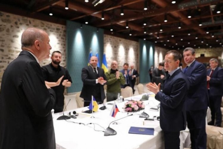 Tarihi zirve d&uuml;nya basınında! T&uuml;m d&uuml;nya bu kareleri konuşuyor