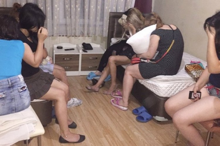16 kadını saatlik veya gecelik fuhşa zorladılar