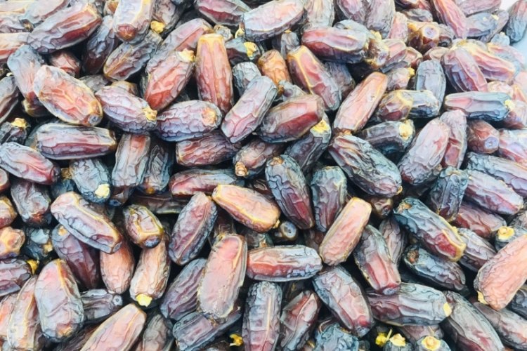 Bursa'da Ramazan'ın g&ouml;zdesi hurma &ouml;n sıraları kaptı (&Ouml;ZEL HABER)