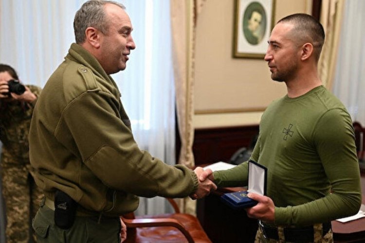 Rus gemisine rest &ccedil;eken askere madalya