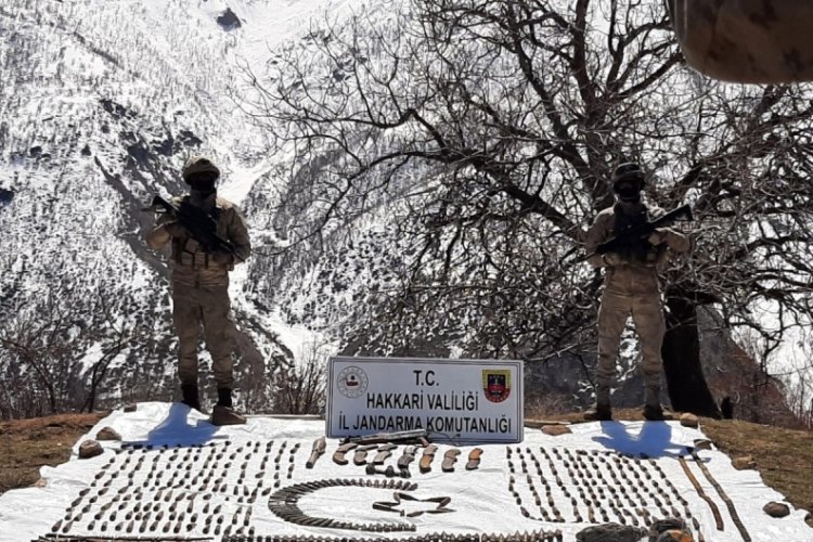Hakkari'de PKK'nın m&uuml;himmatı ele ge&ccedil;irildi