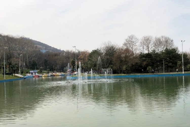G&uuml;neşe hasret Bursalılar parklara akın etti (&Ouml;ZEL HABER)&nbsp;