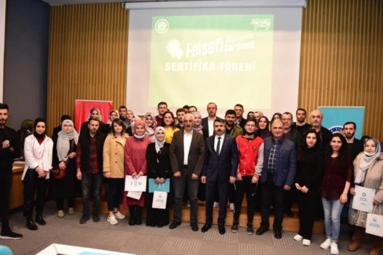Bursa'da felsefi d&uuml;ş&uuml;ncenin ser&uuml;veni at&ouml;lyesi mezunlarını verdi