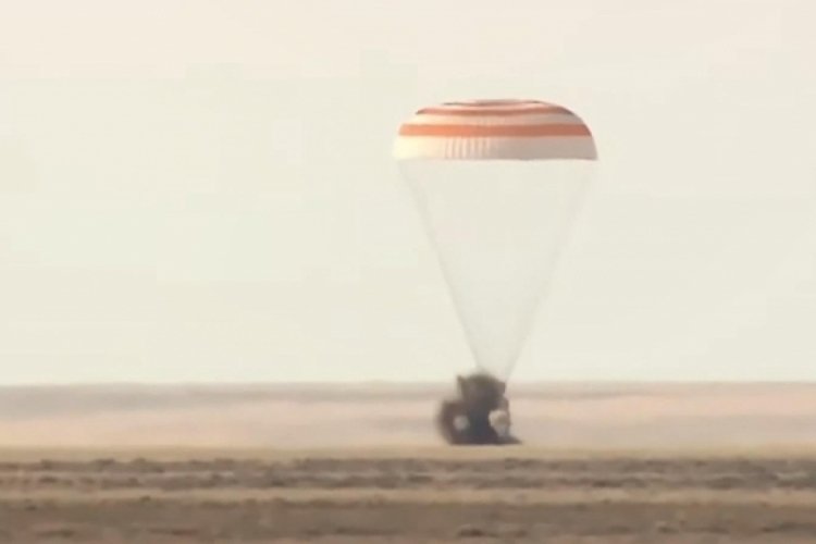 Soyuz MS-19 astronot ve kozmonotları, d&ouml;nd&uuml;