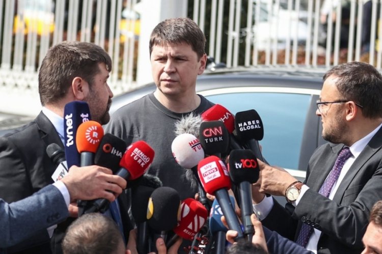Mihail Podolyak'tan barış anlaşması ve referandum a&ccedil;ıklaması
