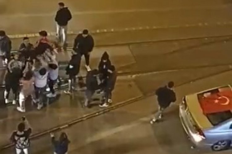 Bursa'da askere eğlencesi... Vatandaş kornayla destekledi