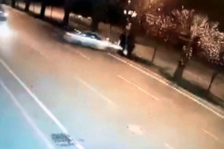 Ağa&ccedil;tan turun&ccedil; toplayan 3 kadının &ouml;ld&uuml;ğ&uuml; kaza kamerada