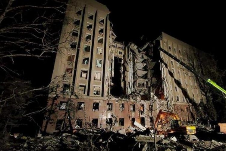 Ukrayna'da vurulan valilik binasında can kaybı artıyor