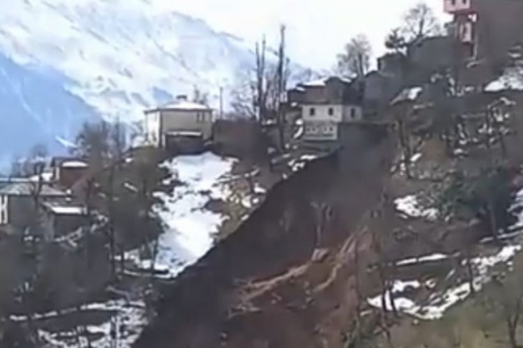 Trabzon'da heyelan nedeniyle 2 katlı bina boşaltıldı