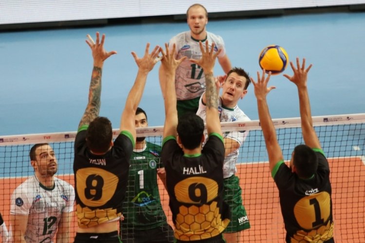 Bursa'nın Efeleri normal sezonu deplasmanda bitiriyor