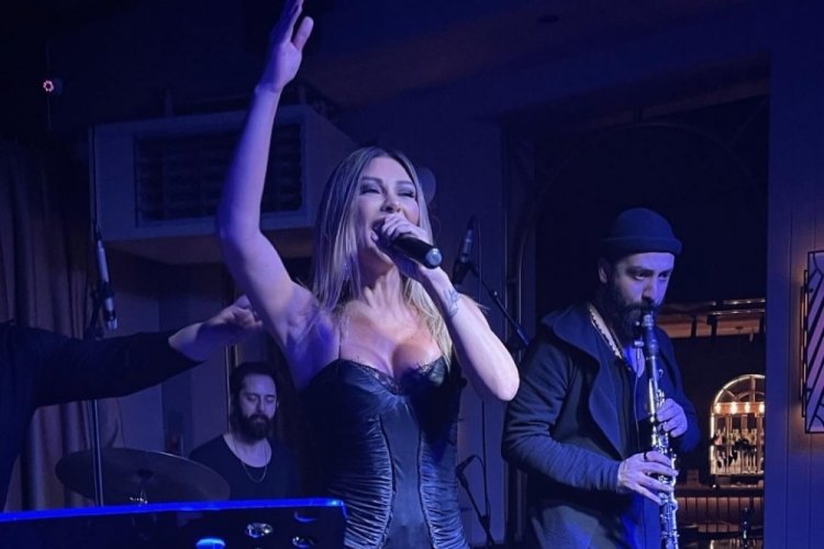 Selen G&ouml;rg&uuml;zel'in dekoltesi ortalığı karıştırdı
