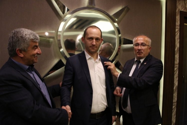 Saadet Partisi'nden istifa edip AK Parti'ye ge&ccedil;ti
