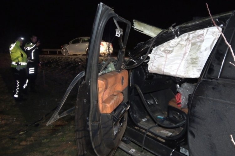 Taklalar atan l&uuml;ks cip hurdaya d&ouml;nd&uuml;: 2 yaralı