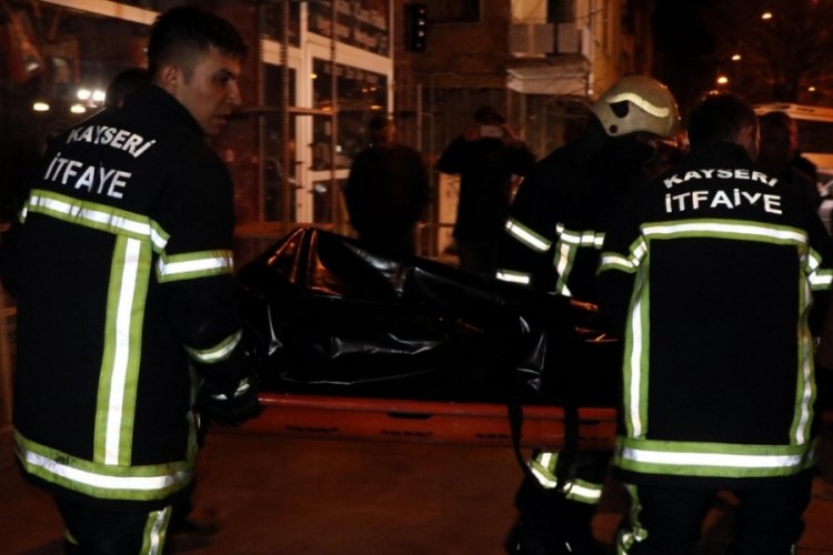 Feci yangın: 1 kişi &ouml;ld&uuml;, 3'&uuml; &ccedil;ocuk 4 kişi yaralı
