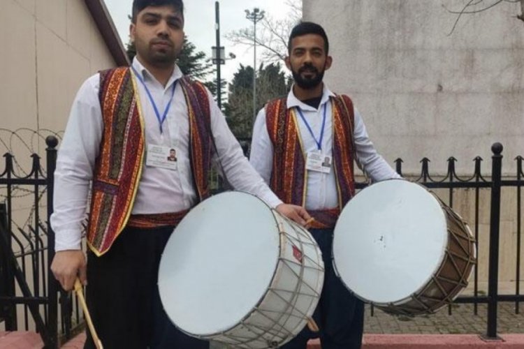 Sahte davulcuya karşı 'yaka kartı' &ouml;nlemi
