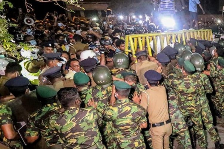 Sri Lanka'da  Devlet Başkanı Rajapaksa'nın &ouml;zel konutuna saldırı