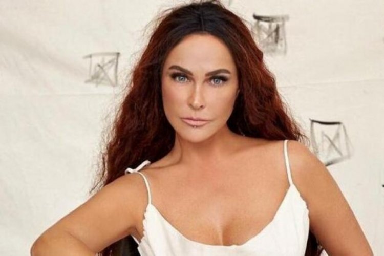 H&uuml;lya Avşar'a hacker şoku!
