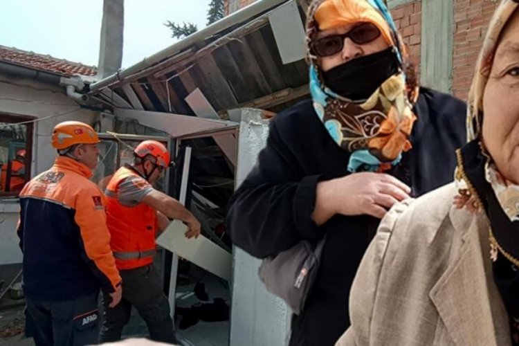 Edirne'de kuvvetli r&uuml;zgar &ccedil;evreye zarar verdi: 1 yaralı