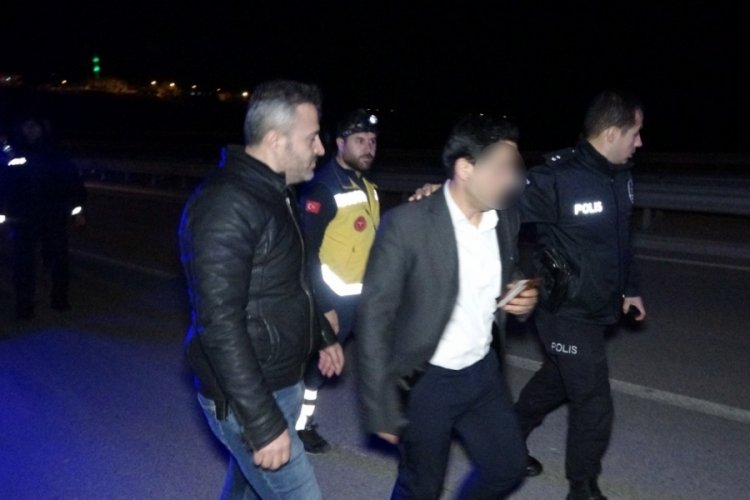 K&ouml;pr&uuml;den atlamak isteyen şahsı polis ikna etti