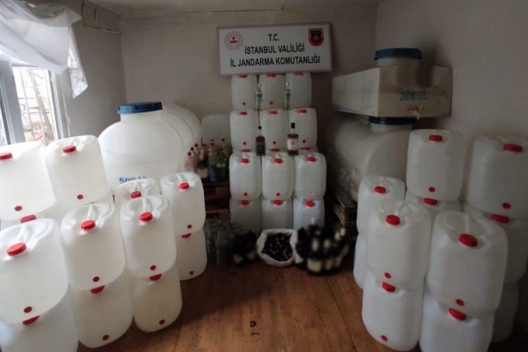 İstanbul'daki operasyonda 4 bin litre sahte i&ccedil;ki ele ge&ccedil;irildi