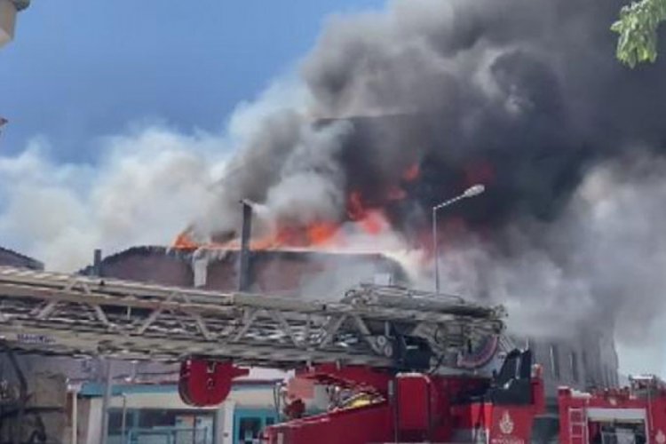 İstanbul'da korkutan yangın! İtfaiye aracı da alev aldı