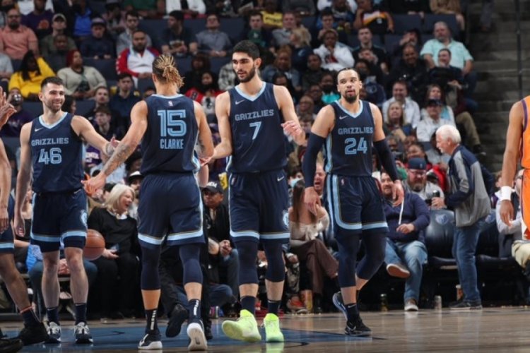 Memphis Grizzlies, &uuml;st &uuml;ste 7. galibiyetini aldı