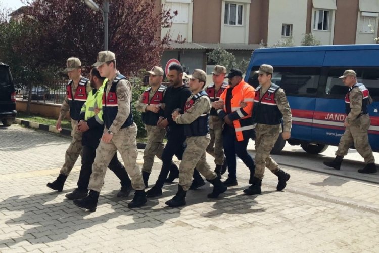 G&ouml;&ccedil;men ka&ccedil;ak&ccedil;ılığı yapan 2 ş&uuml;pheli tutuklandı