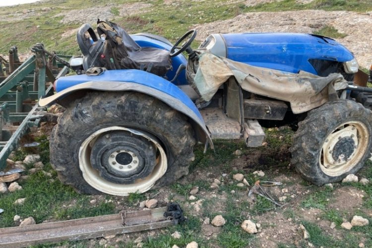 Devrilen trakt&ouml;r&uuml;n altında kalan 1 kişi hayatını kaybetti