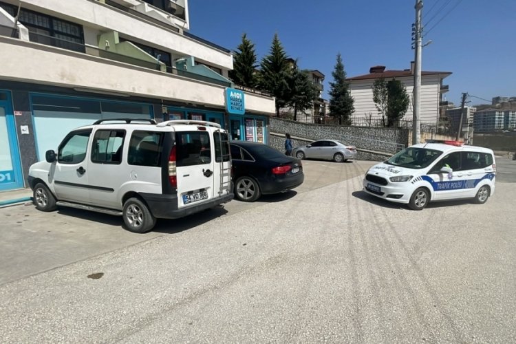&Ccedil;aldıkları araba ile gezerken yakalandılar