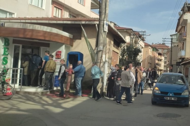 Bursa'da Ramazan'ın ilk g&uuml;n&uuml; BESAŞ kuyruğu