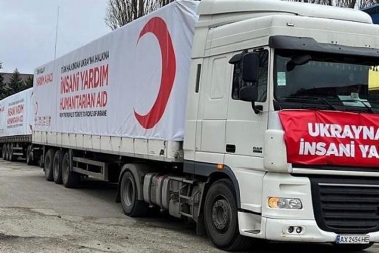 T&uuml;rkiye'den giden 13 yardım tırı daha Ukrayna'ya ulaştı