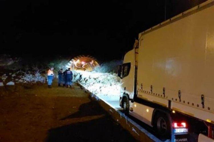 TEM trafiğe kapandı! Bolu Dağı'nda toprak kayması