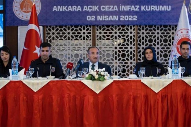 Bakan Bozdağ infaz memurlarıyla iftar yaptı