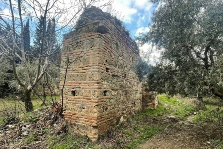 Bursa'da 14. y&uuml;zyıldan kalma namazgah g&ouml;renleri şaşırtıyor